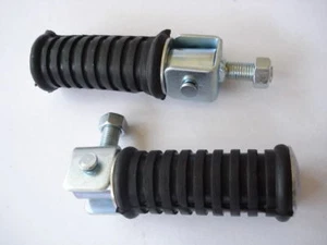 YAMAHA DT DT100 DT125 DT175 DT250 DT400 REAR FOOT PEGS  // A pair - Picture 1 of 3