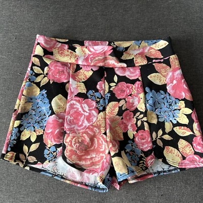 Pantalones cortos florales Charlotte Russe grandes Foto 1 de 3