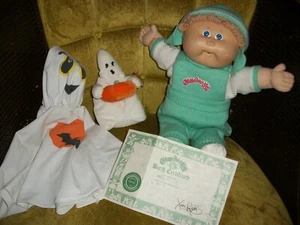 Muñeca Cabbage Patch con traje de Halloween pelo castaño claro 16" - Imagen 1 de 2