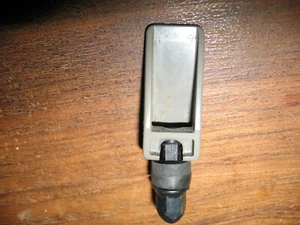 1995-2005 Chevy Blazer Cargo Cover TAUPE Mounting Lock Clip (1) - Picture 1 of 2