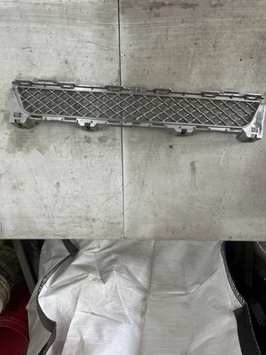 2010-2015 Jaguar XJ XJL para-choque dianteiro grade inferior central fabricante de equipamento original AW9317C945AA - Imagem 1 de 4