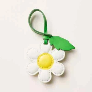kate spade new york x Target Daisy Flower Bag Charm IN HAND NEW - Picture 1 of 3