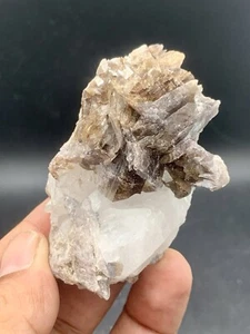 Combinar axinita 140 gramos con muestra de cuarzo de Skardu Pakistán. - Imagen 1 de 16