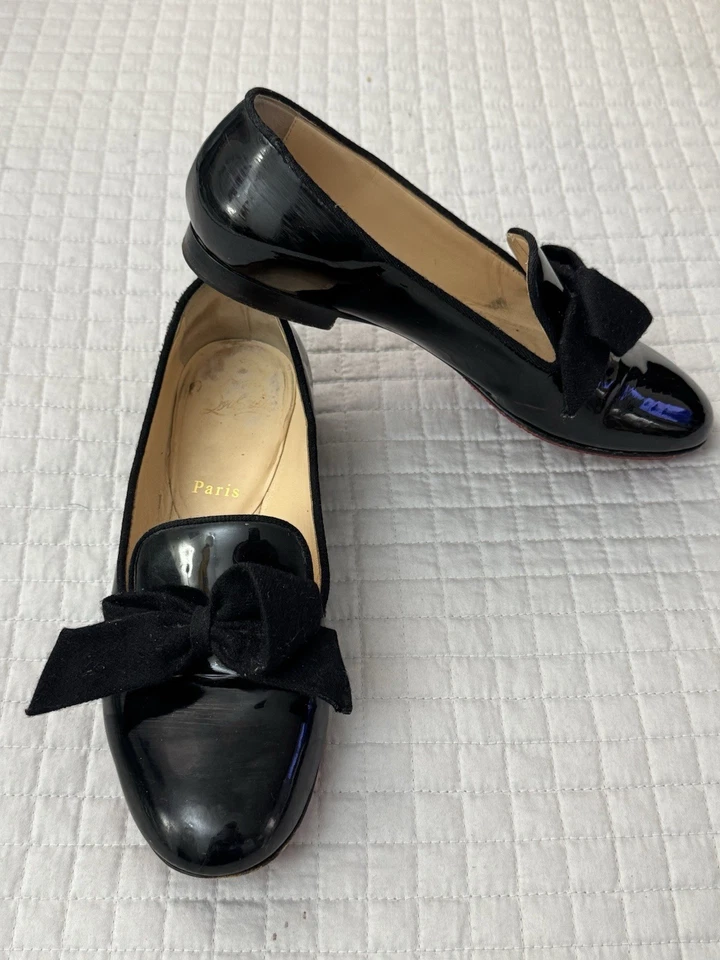 CHRISTIAN LOUBOUTIN Bailarina Tachonada Lazo Plano Negro Zapatos 37.5 Correr Pequeño EE. UU. 6.5 Foto 1 de 4