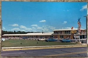 4-Seasons Motel Route 1 Wisconsin Dells Americana 60’s Cars Chrome Postcard 1849 - Picture 1 of 3