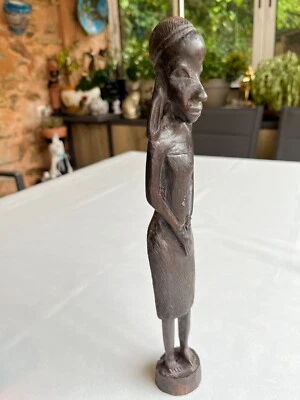 Statuette africaine en bois hauteur 32cm - Photo 1/4