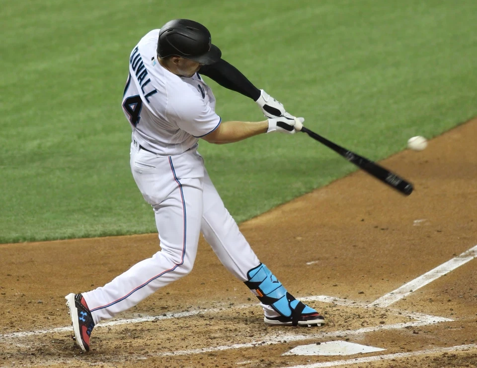 Adam Duvall Glossy Photo - Atlanta Braves - Perfect for Autographs - Image 1 of 1