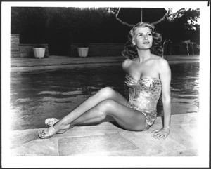 RITA HAYWORTH FOTO VINTAGE ORIGINALE ATTRICE GAMBE SEXY SPLENDIDA POSA ELEGANTE - Foto 1 di 2