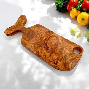 Tabla de servir en forma de pescado de novedad: bandeja decorativa de madera de olivo hecha a mano (Reino Unido) - Imagen 1 de 9