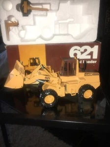 CONRAD Modelle I CASE 621 Wheel Loader Construction (1:35) NEW - Picture 1 of 10