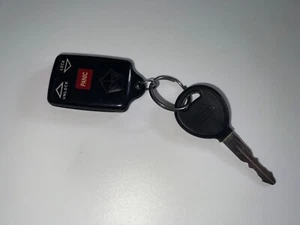 OEM Dodge Jeep Ram Keyless Remote Key Fob GQ43VT7T 04686366 #2 - Picture 1 of 4