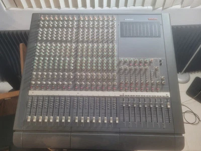 Placa mezcladora de consola de grabación Tascam M-2600 MKII Foto 1 de 4