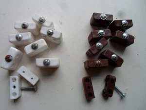 Paquete de 8 accesorios de derribo de plástico atornillados de 2 partes marrones o blancos de nuevo de lote antiguo - Imagen 1 de 9