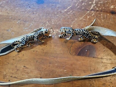 Hebillas vintage doble tigre tono dorado y negras con cinturón dorado Foto 1 de 4