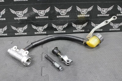 2001 年 HONDA CR250R 原始设备制造商 NISSIN 后背制动大师 CYLINDER 带防腐支架 — 第 1/4 张图片