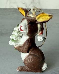 Anthropomorpher Weihnachtsmann Hase hält Weihnachtsbaum 2" Weihnachtsschmuck - Bild 1 von 9