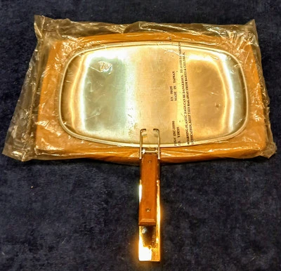 Platos Sizzler de acero inoxidable con bandejas de roble Foto 1 de 4