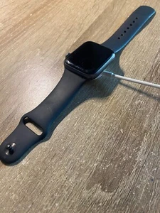 Apple watch SE 1st gen 44mm Space Grey Black Sport Band - Picture 1 of 10