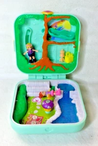 POLLY POCKET MATTEL COFFRET CADEAU LA FORET ENCHANTEE DE POLLY + 2 DOLL - Imagen 1 de 7