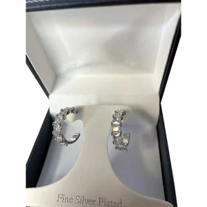 Pendientes finos enchapados en plata con pedrería - Imagen 1 de 9
