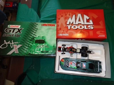 Action John Force Castrol GTX Startup 12X Champion 2004 Mustang Funny Car 1:24 Foto 1 de 4