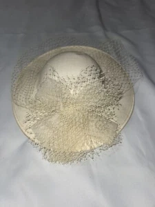 Vintage Cream Hat With Lace, Easter , Garden Party , Church , Derby , Spring - Picture 1 of 4