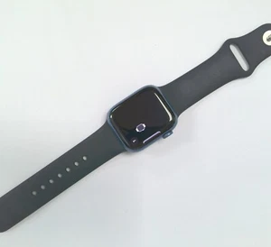 Apple Watch Series 7 - 41mm - tylko GPS niebieski z niebieskim paskiem sportowym - biustonosz 72% - Zdjęcie 1 z 5