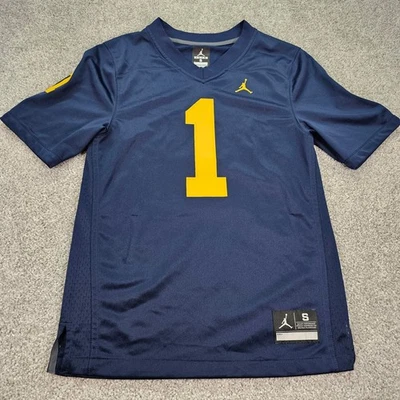 Camiseta de fútbol americano Michigan Wolverines #1 Jordan para hombre talla pequeña azul amarillo Foto 1 de 4