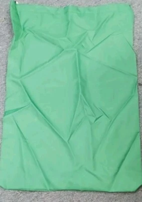 BOLSAS DE LAVANDERÍA DE ALTA RESISTENCIA NUEVAS VERDES SOLO CON CUERDA DE NAILON 35x24 pulgadas excelentes 4 universidades Foto 1 de 4
