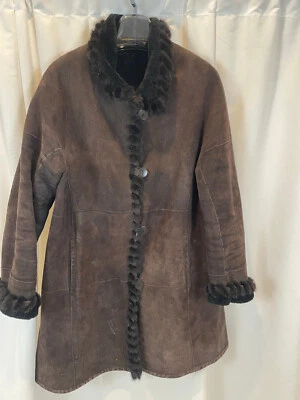 Abrigo de mujer Blue Duck talla L cuello de oveja abotonado manga larga ribete de piel marrón Foto 1 de 4