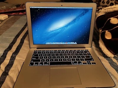 Portátil Apple MacBook Air 11" (64GB SSD, Intel Core i5 1ª Gen., 1.6GHz, 2GB)... Foto 1 de 4