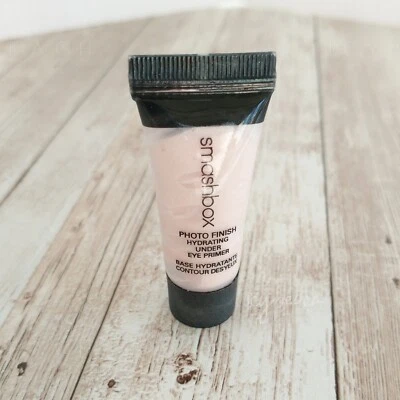 Imprimación hidratante debajo de los ojos con acabado fotográfico Smashbox 0,17 oz/5 ml tamaño de viaje mini Foto 1 de 4
