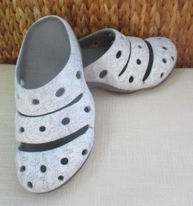Keen ~ Sandalias/Zuecos Yogui Arts Slides ~ 7 ~ Floral - Imagen 1 de 10