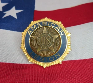 Insignia prendedor vintage grande tono dorado de la Legión Americana de 1-1/4 pulgadas - Imagen 1 de 3
