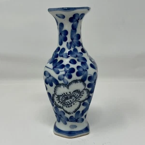 Jarrón vintage azul y blanco pequeño chinoiserie porcelana flor floral - Imagen 1 de 11