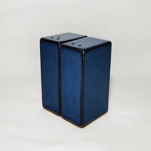 Vintage blau rechteckig Salz & Pfefferstreuer Handarbeit Rotware signiert 3,75" - Bild 1 von 9
