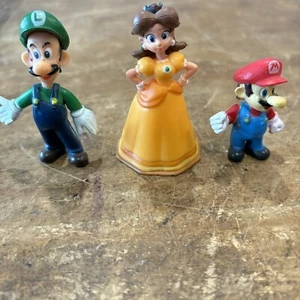 Super Mario Bros. PVC Figure • Daisy• Luigi • Mario Toy Doll 2" - Picture 1 of 9
