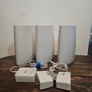 Netgear Orbi RBR50 Wi-Fi Mesh Router And 2 Orbi Satellite RBS50 Extender Lot - Picture 1 of 7