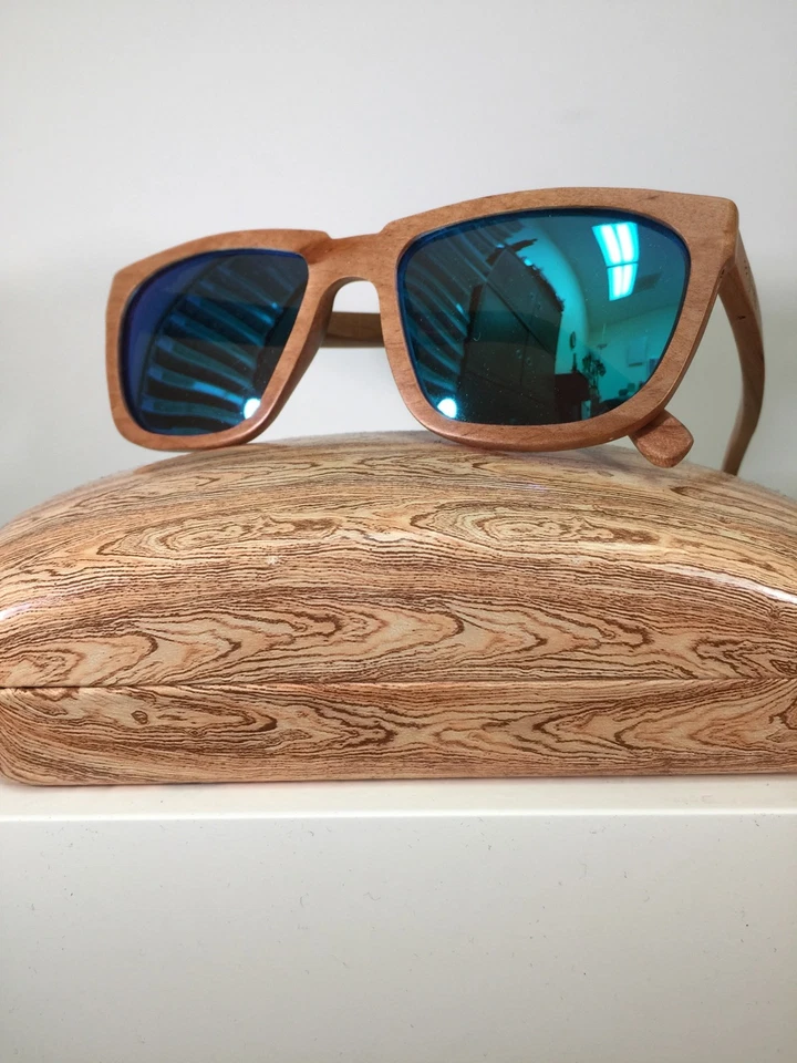 Gafas de sol polarizadas de madera ReJwan con lentes espejadas azules Foto 1 de 1
