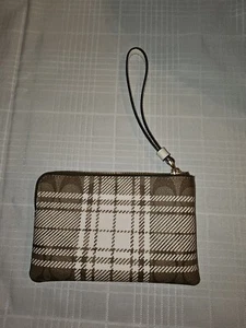 COACH Corner Zip Wristlet In Plaid Canvas Light Khaki And Cream NWOT - Picture 1 of 4