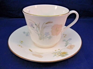 VINTAGE ROYAL DOULTON FINE BONE CHINA TEA CUP AND SAUCER "FLIRTATION" 1976 - Picture 1 of 10