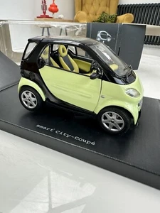 Smartware 1-18 Smart City Coupe Stream Green / Black -Die Cast Dealer Model Car - Picture 1 of 20