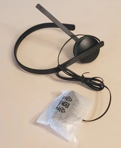 MICROSOFT 1564 XBOX One Chat Headset. NEW no box or manual. Shipped with USPS.  - Picture 1 of 8