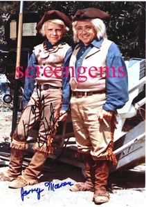 Daniel Boone TV series photo signed Darby Hinton and stand in Jerry Maren midget - Picture 1 of 3