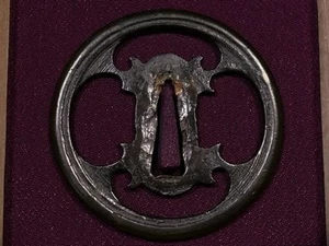 Kokyōshi Tsuba, Nanbokuchō Period, Rare Yamagane Sukashi Tsuba, Four-Ring Design - Picture 1 of 8