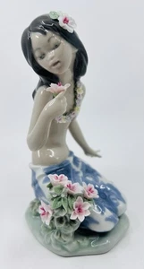 Lladro "In a Tropical Garden" Porcelian Figurine no. 1479 Hawaiian Girl W/Lei - Picture 1 of 20