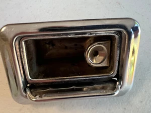 #7740365 PONTIAC 1968 GTO LEMANS REAR Survivor RIB ASHTRAY ASSEMBLY - Picture 1 of 6