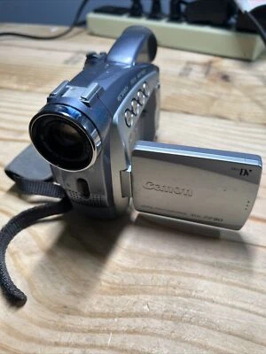 CANON ZR80 A MINI DV CAMCORDER CAMERA 18X OPTICAL ZOOM FOR PARTS OR REPAIR - Image 1 of 4