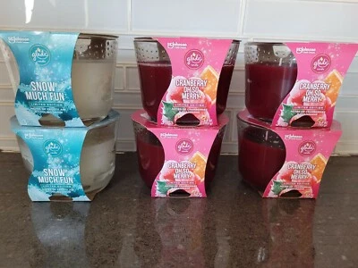 6 velas Glade de 3 mechas: nieve muy divertida (2) y arándano Oh So Merry (4) edición limitada Foto 1 de 4