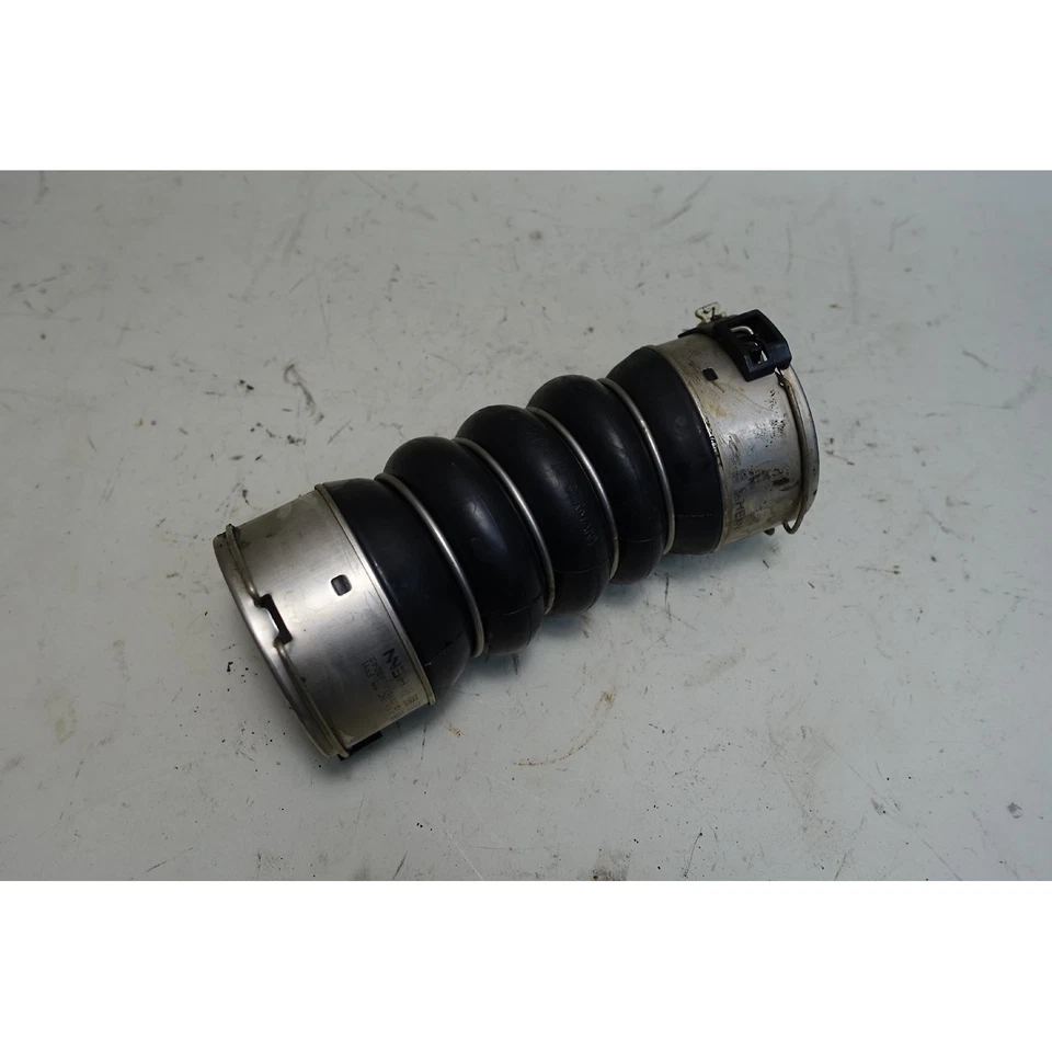 2014-2016 BMW F10 535d F02 740Ld N57 Diesel Charge Pipe Turbo to Intercooler OEM — 第 1/4 张图片